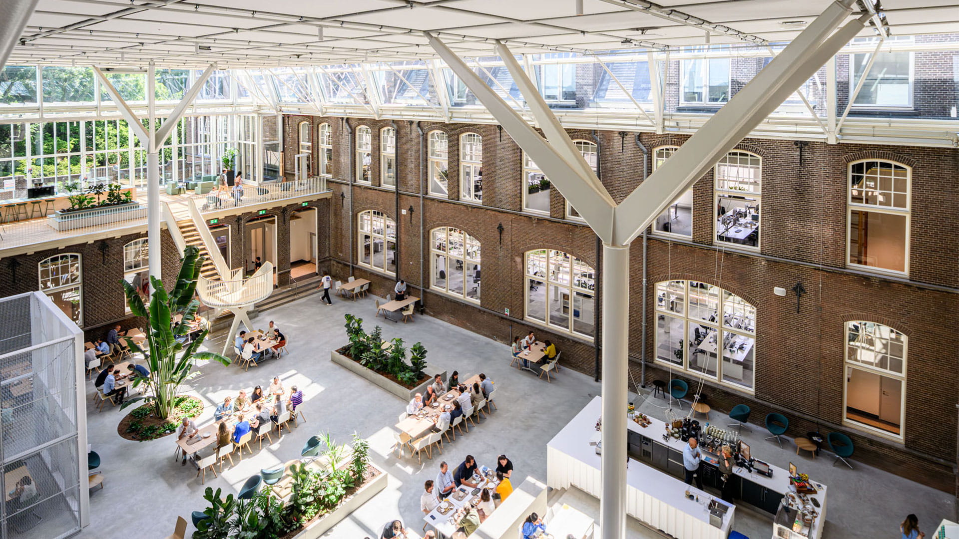 Bedrijfsrestaurant in het Atrium - kantoor Delft