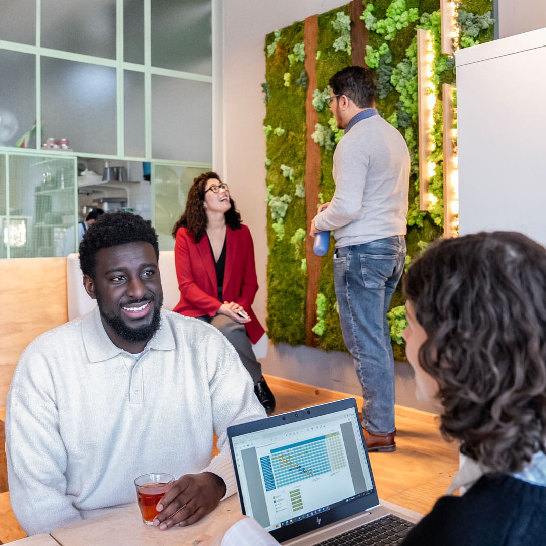 Collega's samen op kantoor Amsterdam