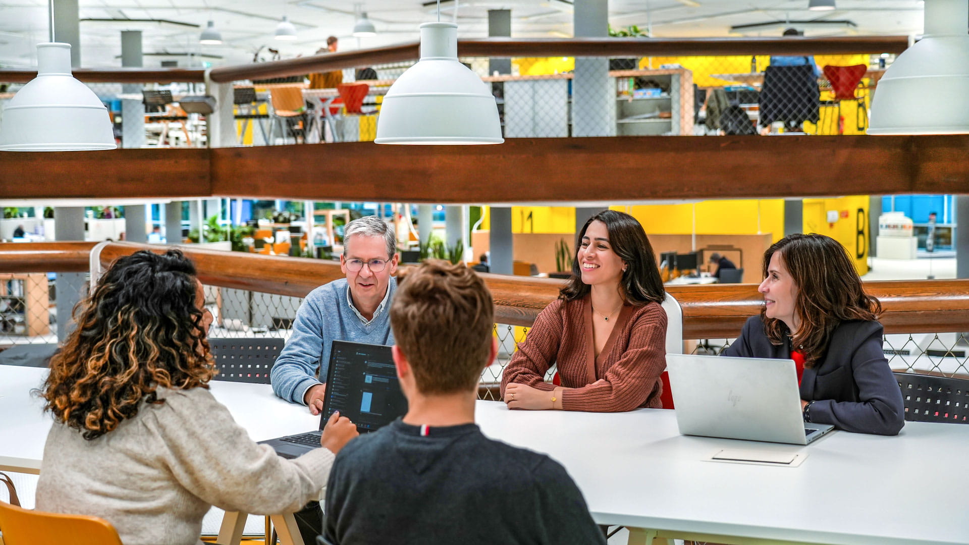 Collega's die samenwerken in Amersfoort