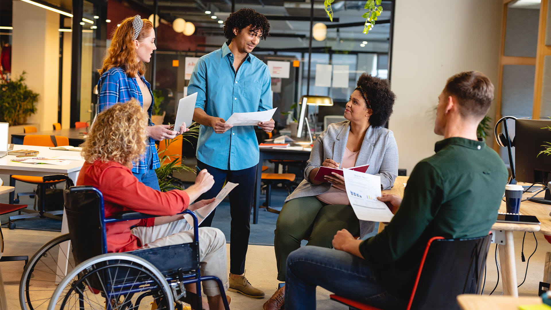 Diverse collega's in overleg