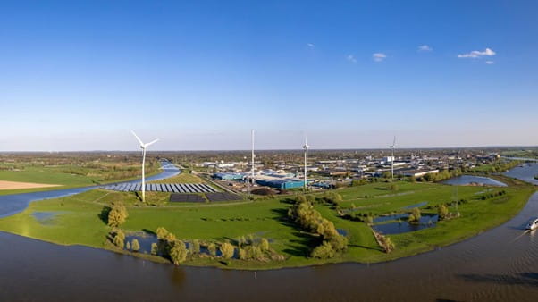 Foto van energiehub met windmolens