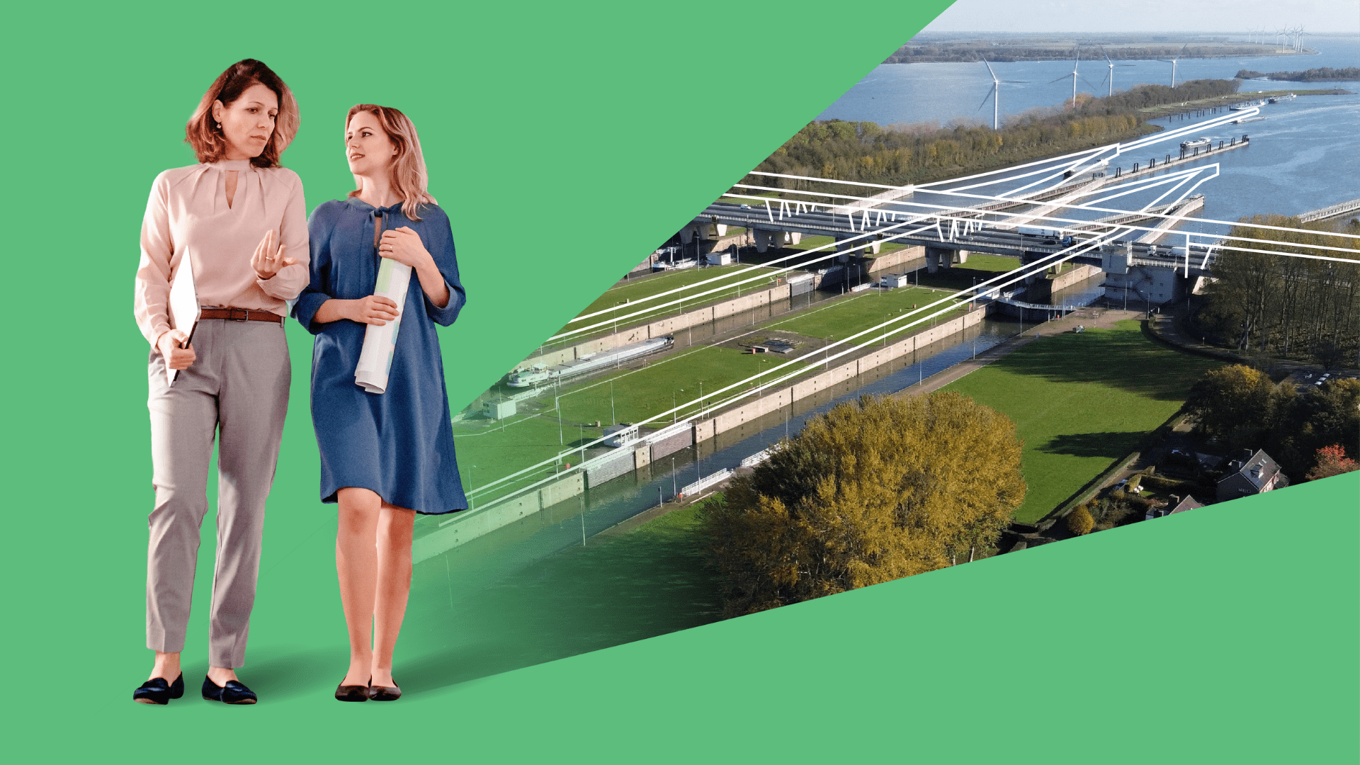 Foto van een waterweg en viaduct in Nederland met twee daarbij twee vrouwen die samen al lopend overleggen