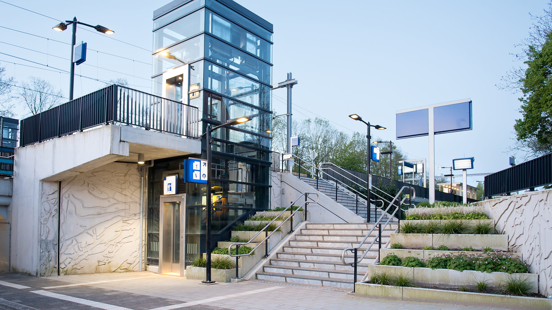 Station Dordrecht Zuid nieuwe trappen en lift