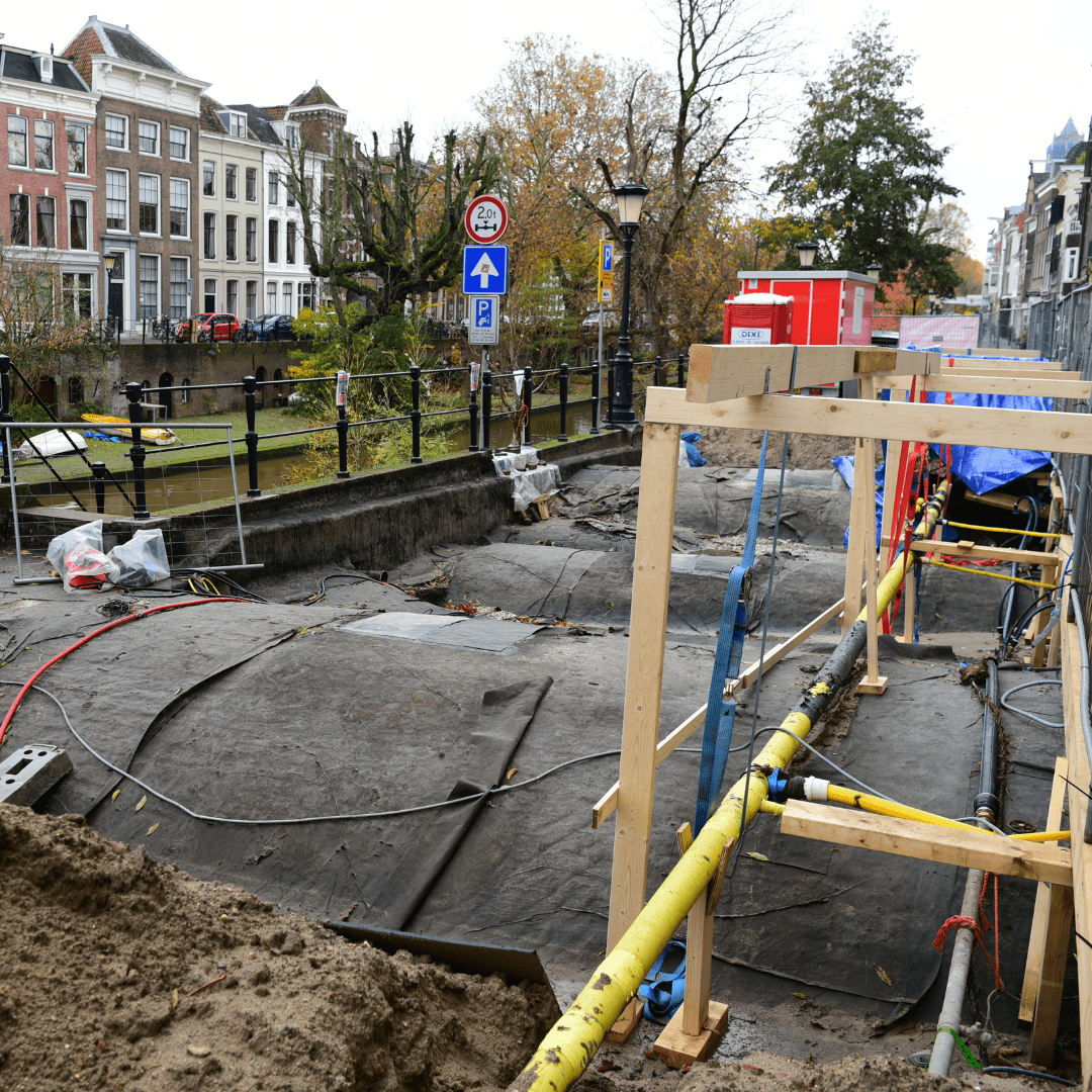 Werkzaamheden aan de straat en kade in Utrecht