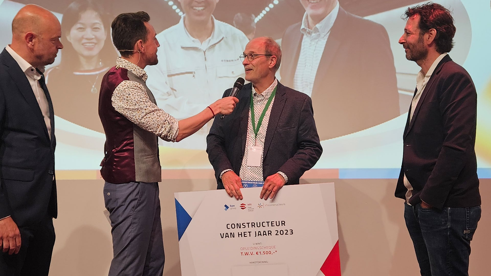 Hans de Wit wordt tijdens de award show van VN Constructeurs uitgeroepen tot Constructeur van het Jaar.
