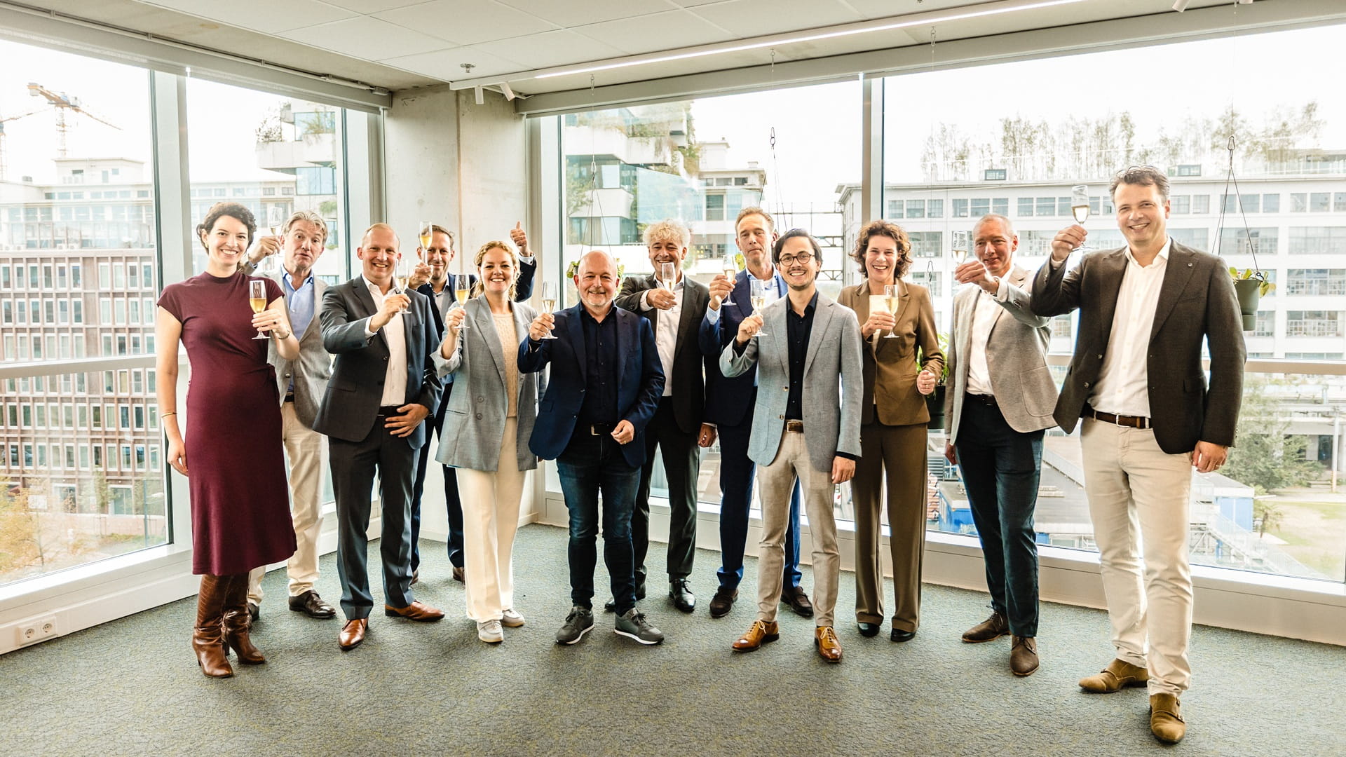 Haskoning versterkt dienstverlening met overname Nelissen Ingenieursbureau. Van links naar rechts: Willemijn Pols, Erik Oostwegel, Joppe Leenaars, Janko Arts, Sabine Bink, Frank Rutjens, André van Schoonhoven, Branco Schot, Arjan van der Pal, Marjon Swinkels, Jeroen Rietkerk, Ivo Spierts.