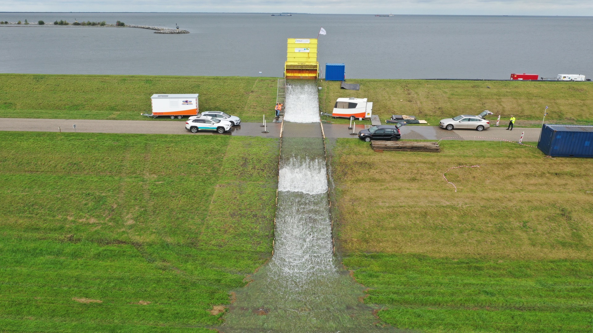 Golfoverslagsimulator voor erosiebestendigheid bij Lelystad
