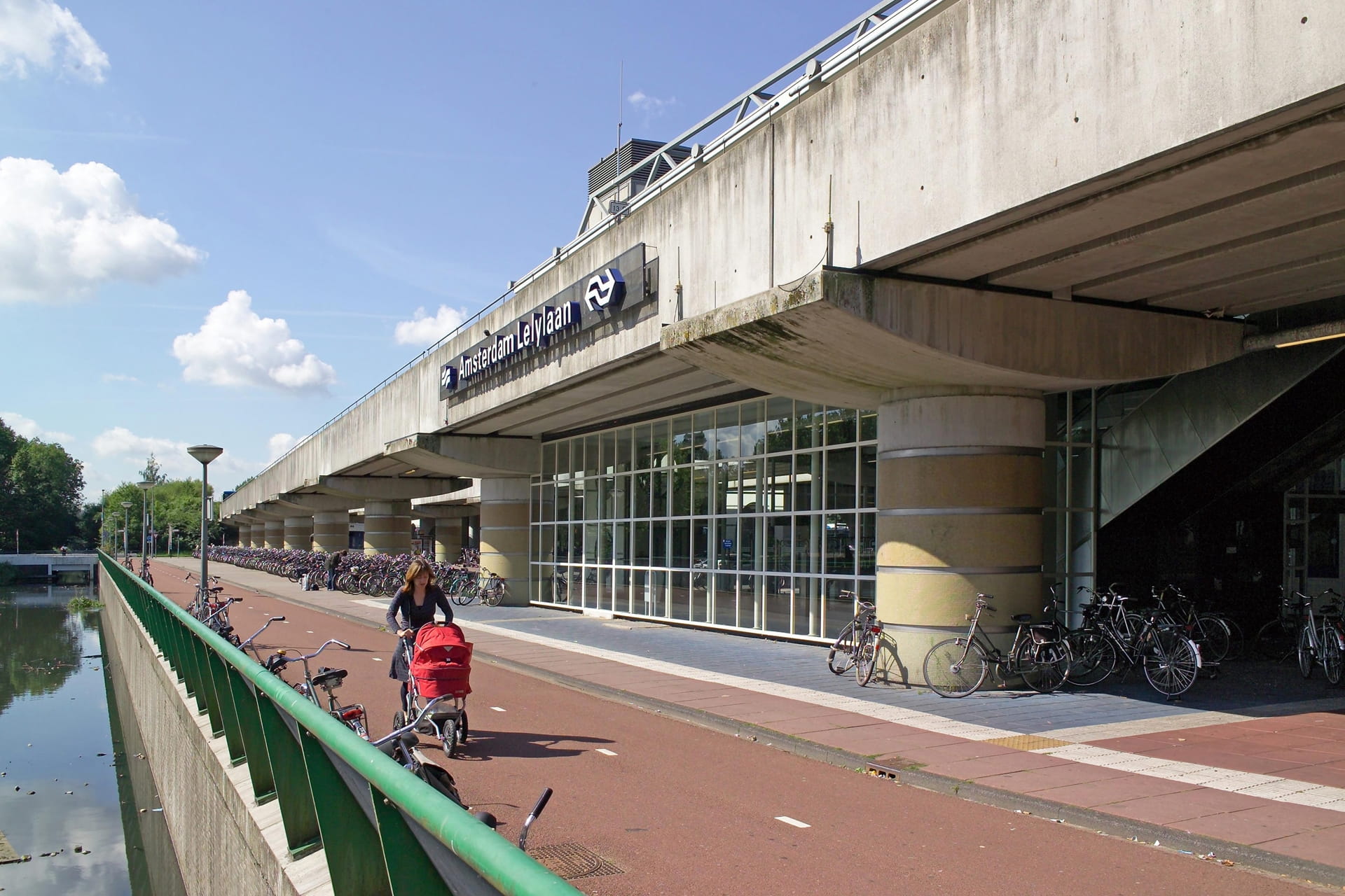 Fietspad naast station Lelylaan