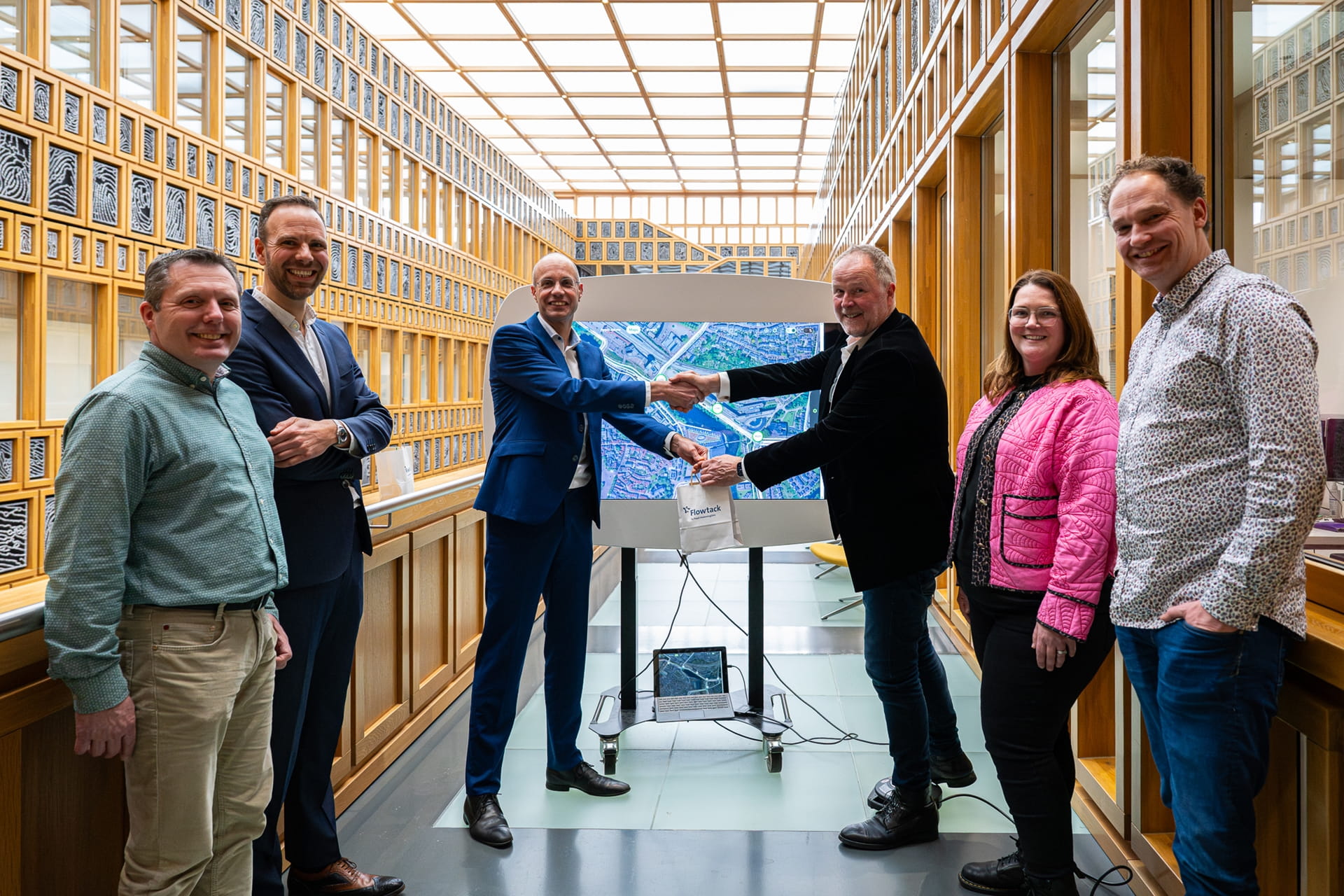 Samenwerking wordt bekrachtigd met een handdruk