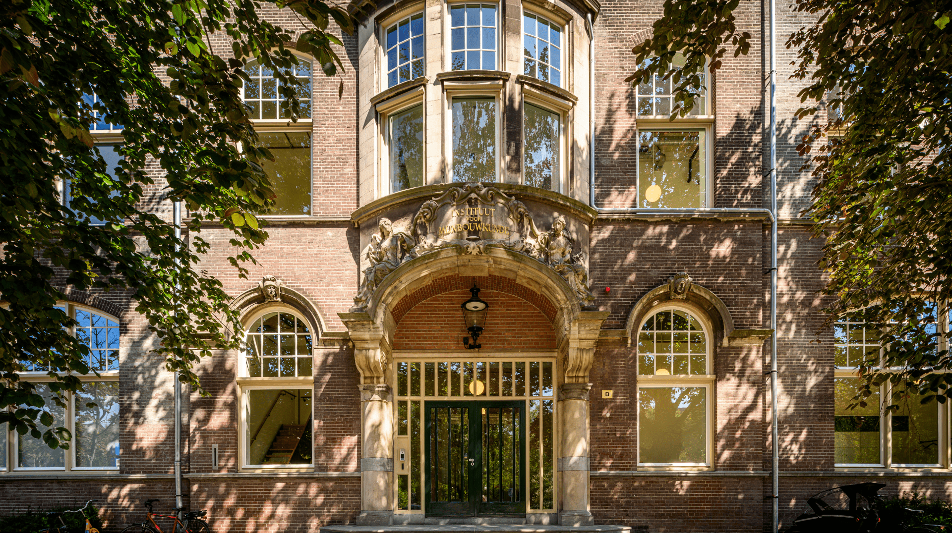 Entree van Haskoning kantoor Delft