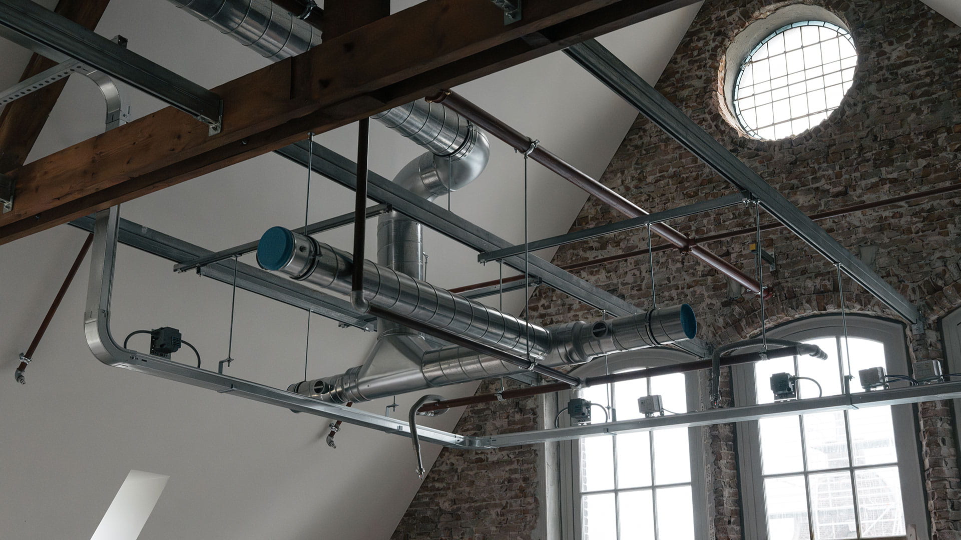 Building installations on the ceiling of the office in Delft.