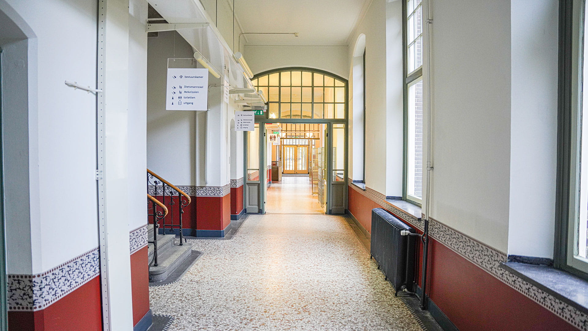 Hal in het gebouw