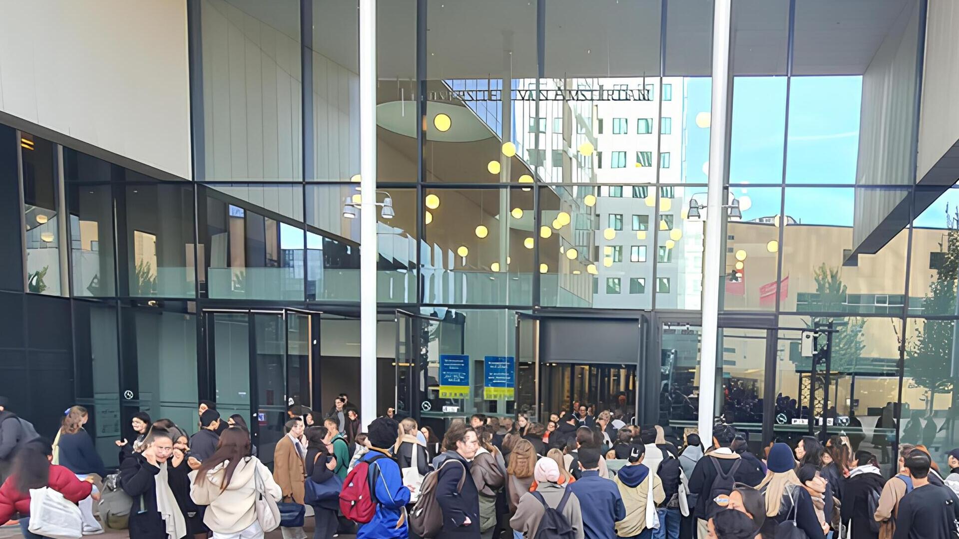 Simulatie toont effectieve oplossingen voor drukke toegang universiteitsgebouw UvA