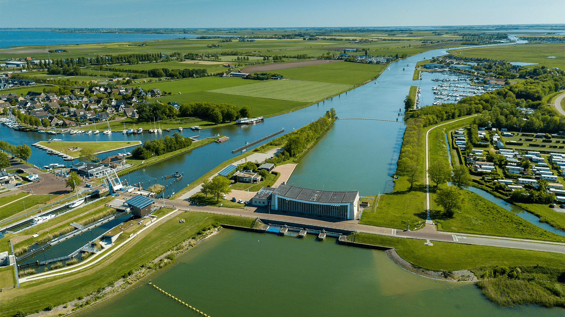 Luchtfoto landschap Fryslan