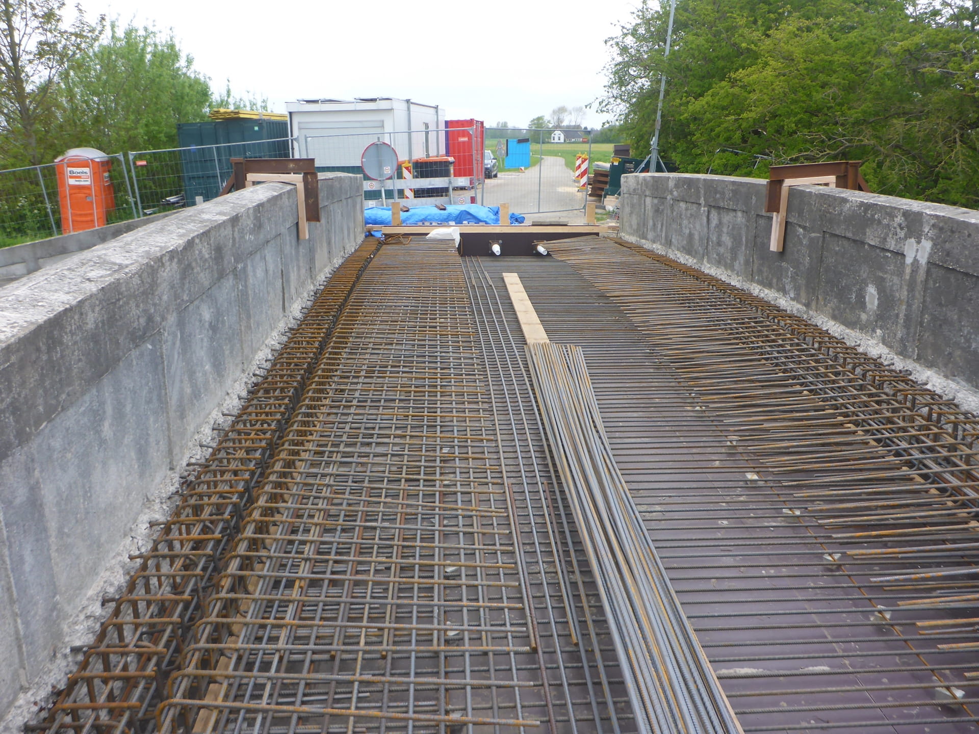 Foto van werkzaamheden aan een brug