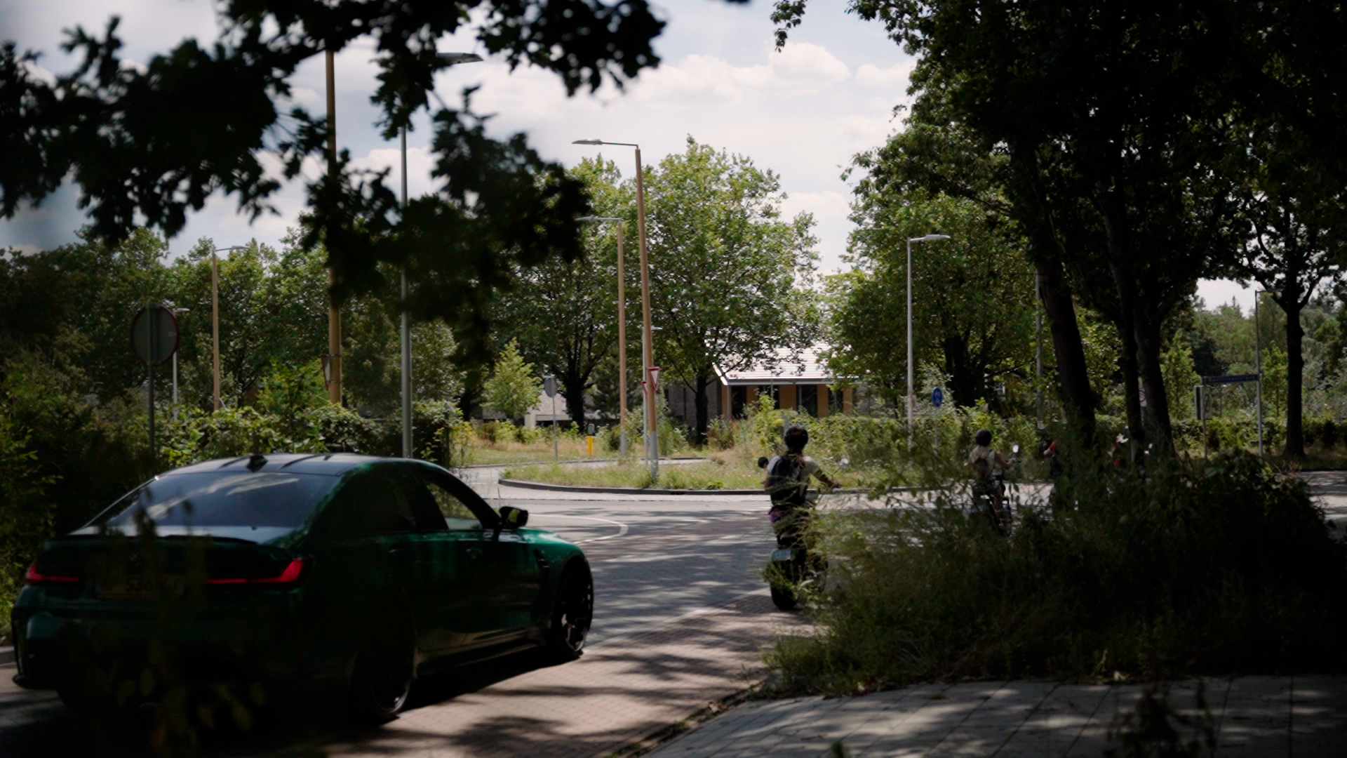 De Nieuwe Kazernelaan Ede GOW30 fiets auto