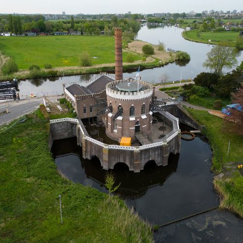 Luchtfoto van antiek pompgemaal