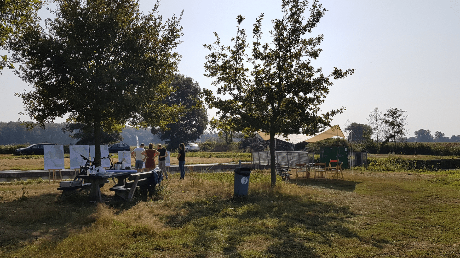 Afbeelding van een participatiesessie aan de oever van de Tongelreep
