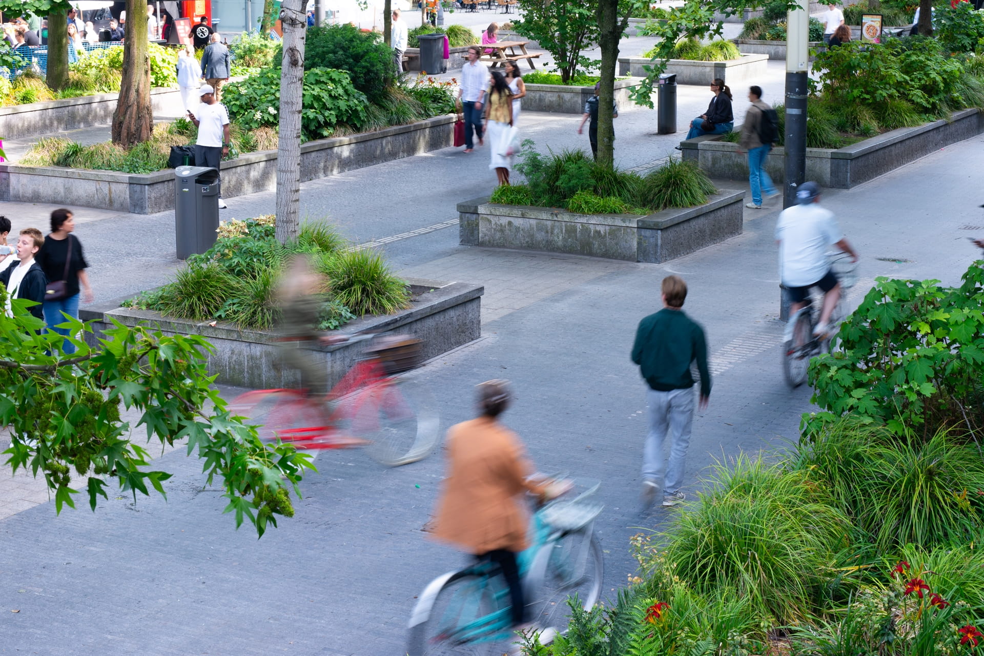 wandelaars fietsers actieve mobiliteit in de stad